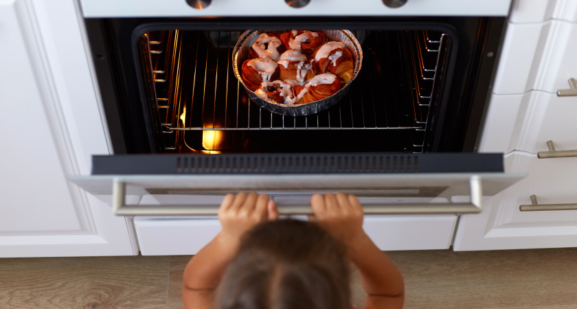 25 г в кипяток — и духовка сияет чистотой, как в день покупки: ни векового жира, ни нагара — мощный лайфхак