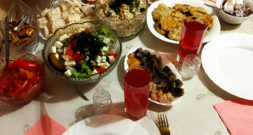 Оливье и "шуба" постоят в сторонке: этот салат с зеленым горошком станет главным хитом новогоднего стола