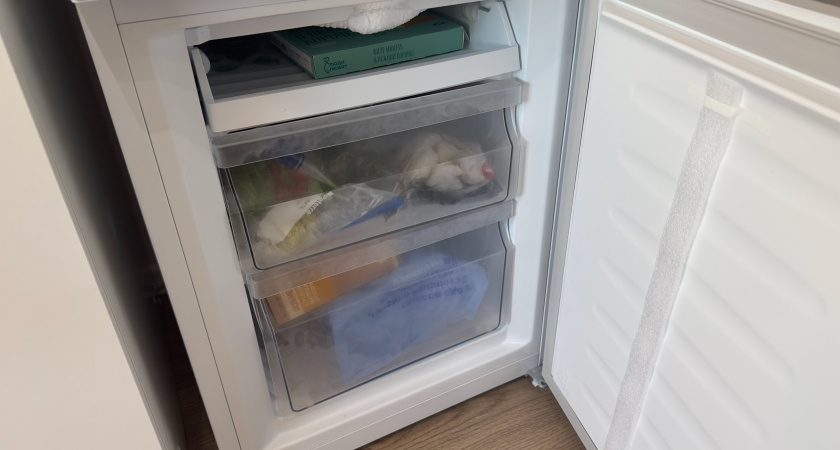 Холодильник больше не размораживаю: опытный мастер подсказал простое решение