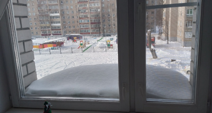 Наклеили за 5 минут и не дрожим от холода: из окон больше не сквозит, а подоконник теплый