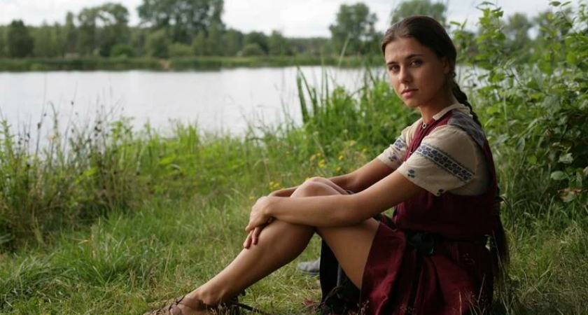 Это благородное имя для девочки пришло к нам из Древней Греции: переводится как – «радостная душа»