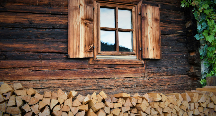 Минвата и пенопласт и рядом не стояли: способ утепления наших прадедов, который работает спустя сотни лет