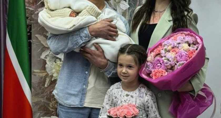 Челнинские врачи сделали кесарево роженице с металлическим имплантом в позвоночнике