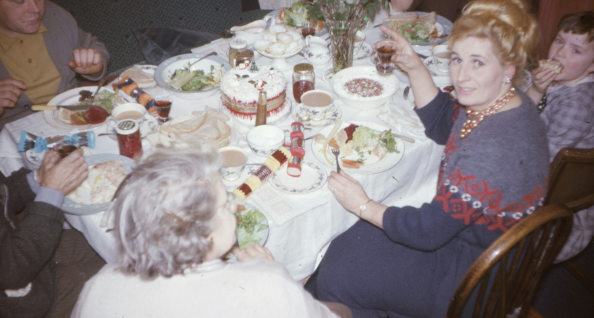Семейные застолья больше не в моде: почему лучше никого не приглашать домой