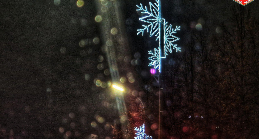 Снежинки весом 40 килограммов: как Челны украшают к Новому году