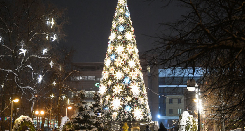 37 праздничных площадок с ёлками откроются в Казани: полный список мест
