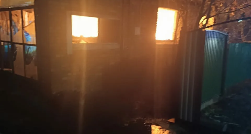 В Альметьевском районе один человек погиб и двое пострадали при пожаре в частном доме