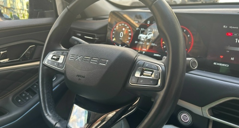 Лучше бы никогда не заглядывал под машину: вот что стало с китайским Exeed за 11.000 километров пробега