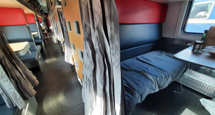 Людям делают как лучше, а они все ломают: куда из поездов пропали те самые шторки для приватности