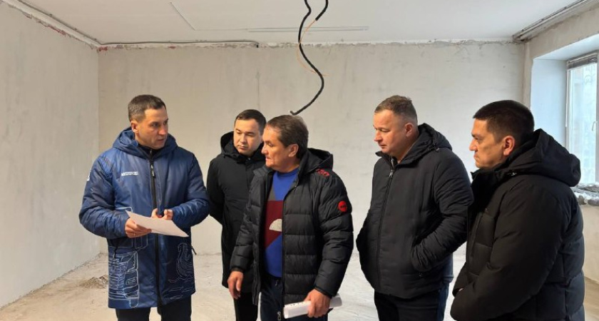 Фарид Салахов проверил ход ремонтных работ в школах Набережных Челнов