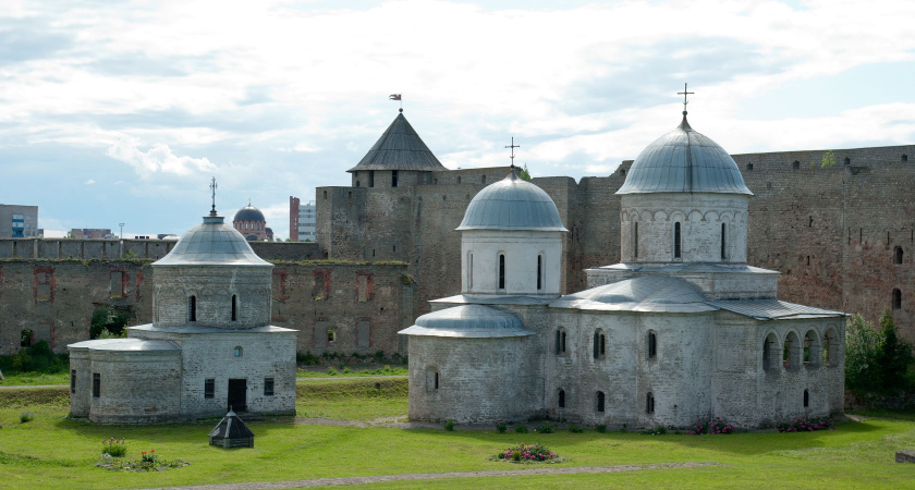 Самый закрытый город России - в двух шагах от Европы. Как сюда добираются люди и живут местные?