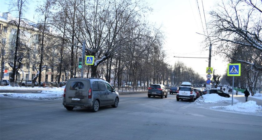 Даже бывалые водители ошибаются на этом вопросе с экзамена ГАИ: в каком направлении можно продолжить движение?