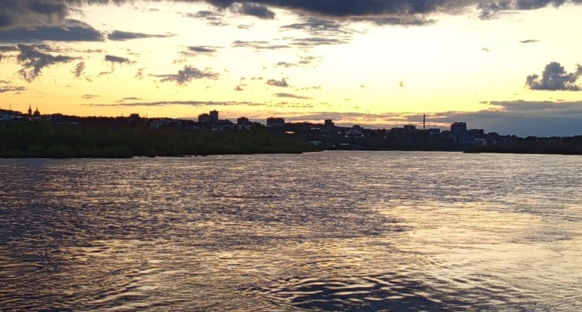 Суд обязал убрать незаконный плавучий дом с Камы в Челнах