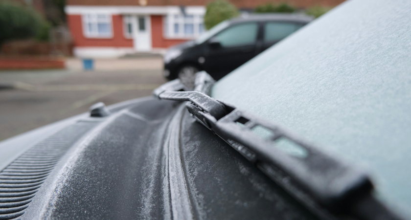 Как за 2 минуты добиться идеального прижима поводков дворников к лобовому стеклу: спасет вас зимой