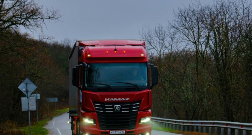 КАМАЗ отдал новый тягач на съемки сериала «Дальнобойщица» в Крыму