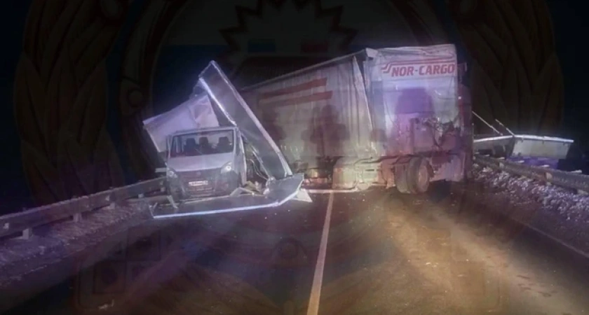 Водитель ГАЗели погиб в лобовом столкновении с грузовиком в Татарстане