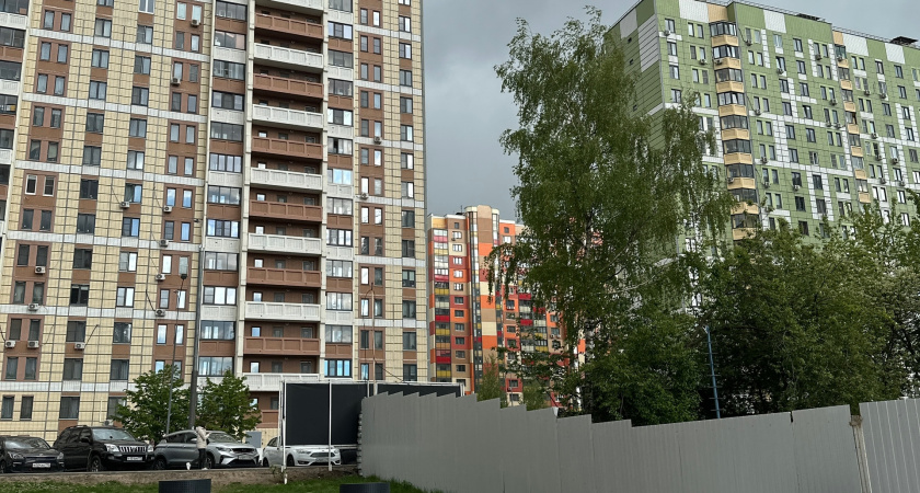 Люди бросили личные вещи, квартиры и уехали в спешке: почему в Москве пустеют дома и что на самом деле заставило жильцов съехать