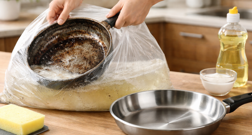 Кладу сковороду в полиэтиленовый пакет, и гарь отлетает в мгновение ока — любуюсь отражением как в зеркальце