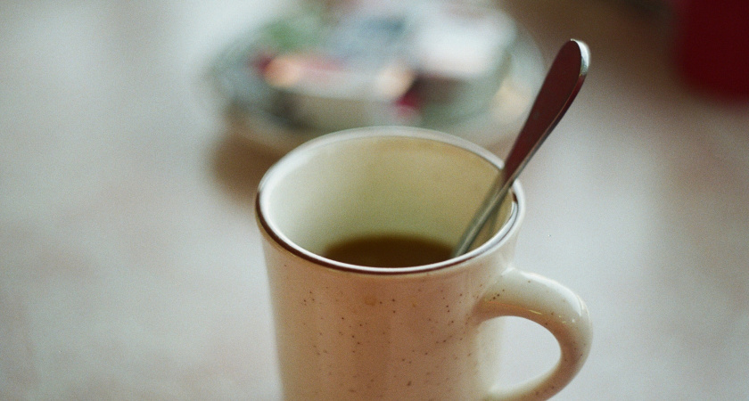 Ученые назвали идеальный утренний напиток - он улучшает кожу и пищеварение: не чай, не кофе, не какао