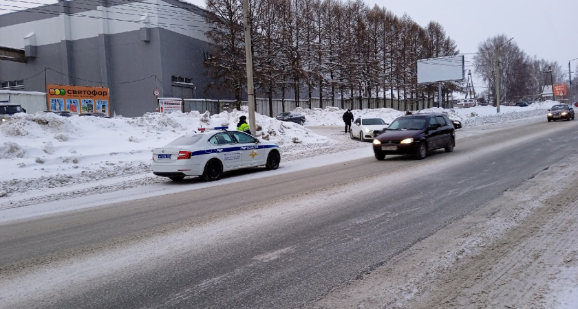 Больше не нужно включать ближний свет днём? Почему многие уже ездят без фар? Мифы, правда и вся суть новых ПДД-2025