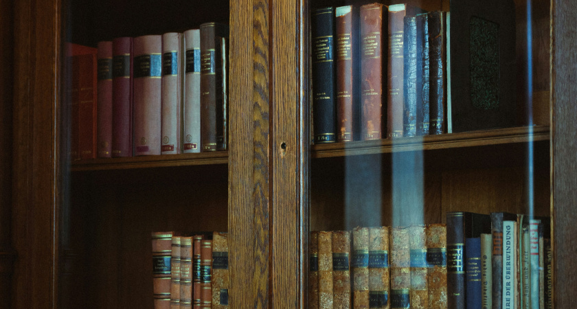 После 40 лет дружбы я наконец-то поняла, почему лучшая подруга на каждый праздник дарила мне только книги