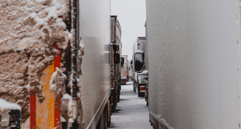В Татарстане из‑за снегопада перекрыли трассы для автобусов и фур