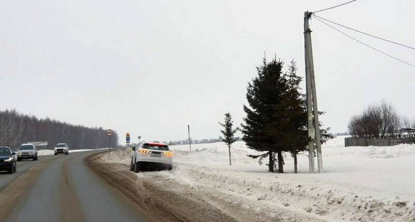 Росгвардейцы Татарстана помогают гражданам выбраться из снежного плена