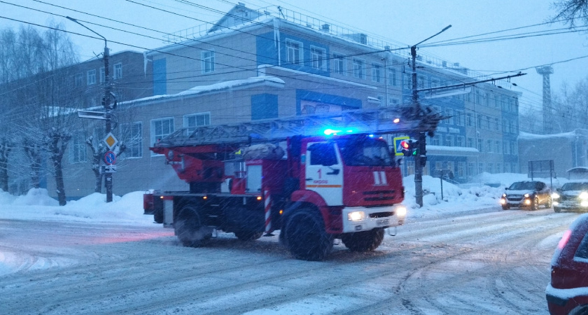 Фритюрница вспыхнула в кафе Челнов: персонал успели вывести
