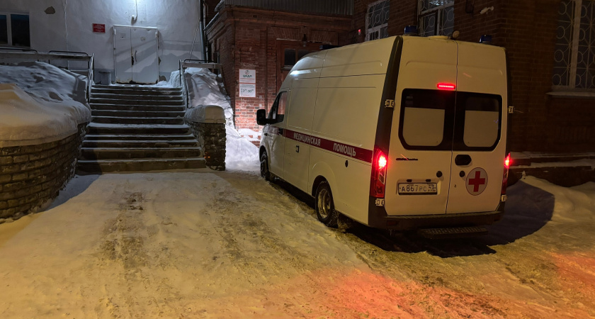 Труп мужчины нашли в подъезде высотки в Челнах: полиция работает на месте