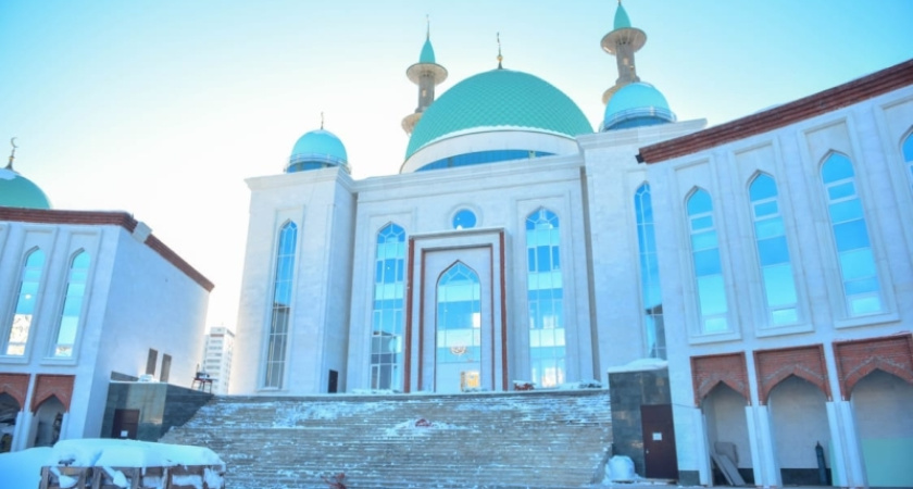 Мэр Набережных Челнов проверил строительство Исламского духовно-просветительского центра