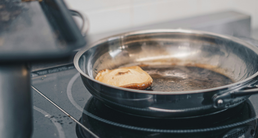 1 стакан в воду — и даже 10-летняя сковорода станет как новая: жир и вековой нагар исчезают без следа