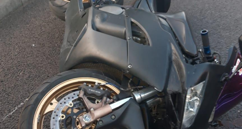 Челнинский мотоциклист разбился о бордюр