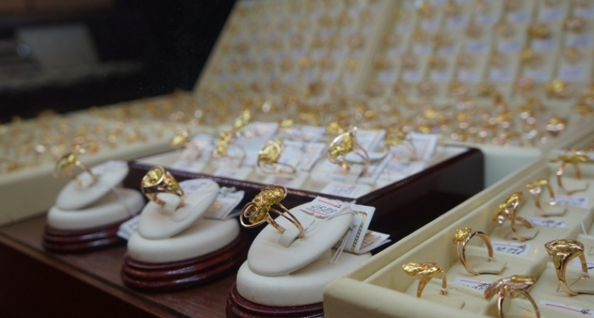 Челнинский ювелирный магазин потерял более миллиона рублей