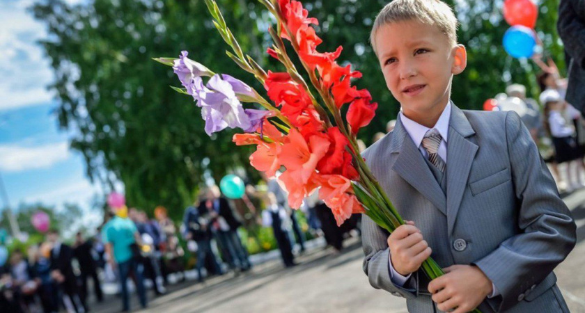 Родители российских школьников стали жадничать покупать цветы учителям