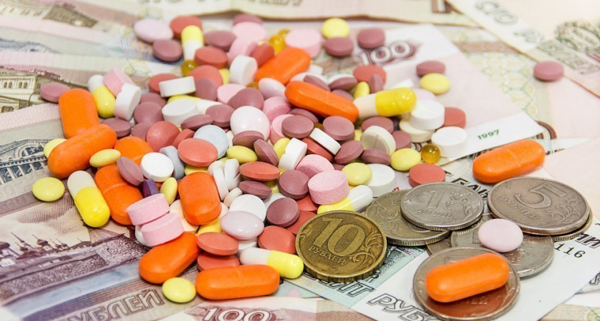 Между лекарствами и деньгами почти 65% льготников выбирают последнее