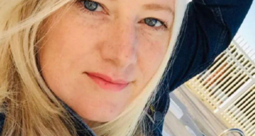 Американцы удочерили ребенку, но бросили ее, заподозрив в ней взрослую карлицу