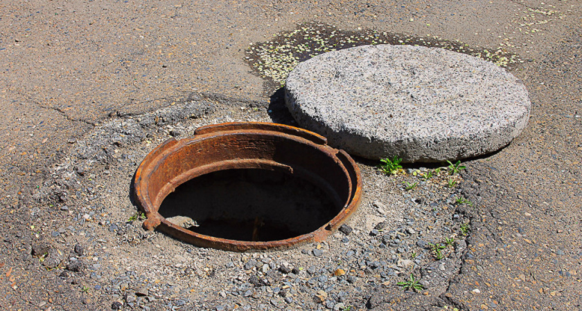 Проблема открытых люков в Челнах