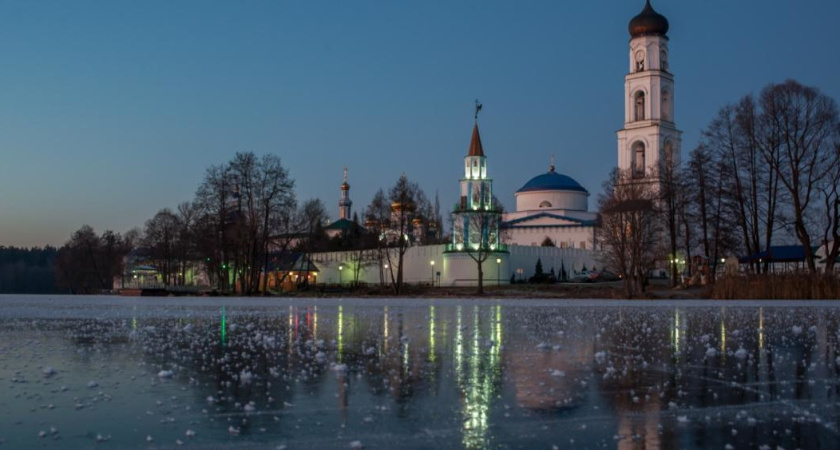 Редкое явление: в Казани появились ледяные цветы