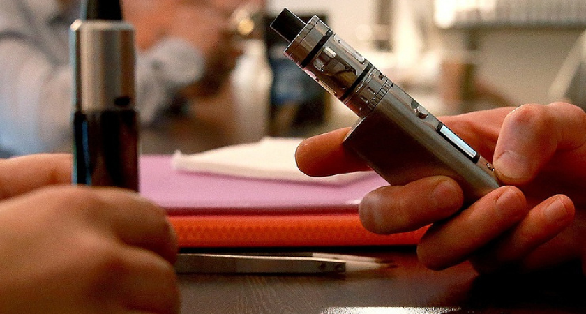 Челнинские депутаты хотят добиться запрета продажи электронных сигарет детям