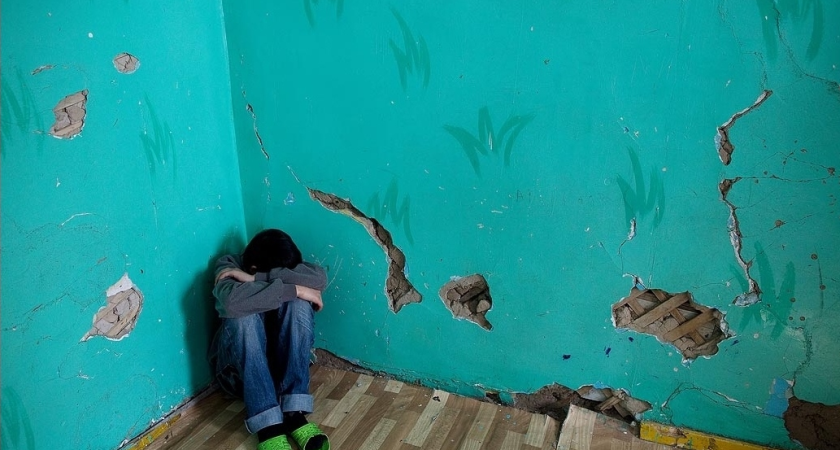 Суд оставил на свободе мать маленьких братьев-маугли из Челнов