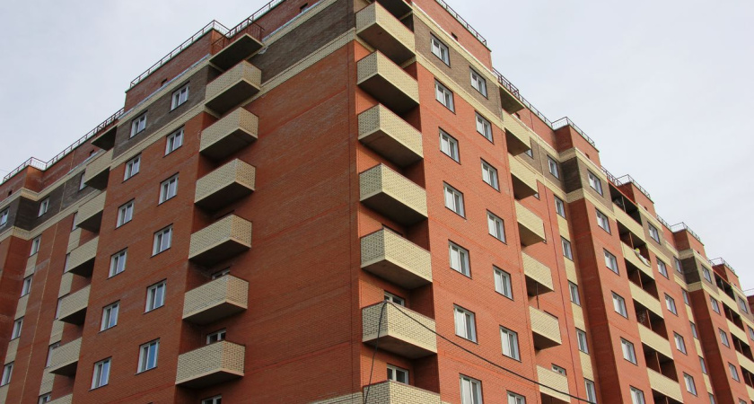 Челнинка спряталась от побоев бывшего любовника на карнизе