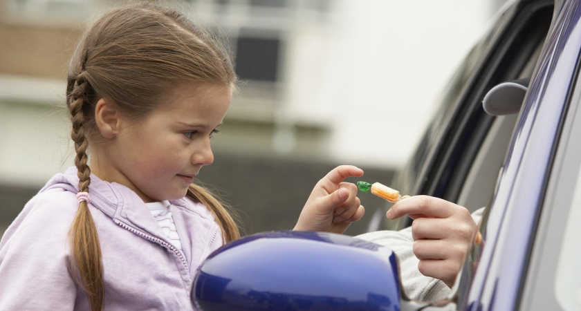 В Челнах разыскивают мужчину, конфетами заманивавшего к себе домой девочку
