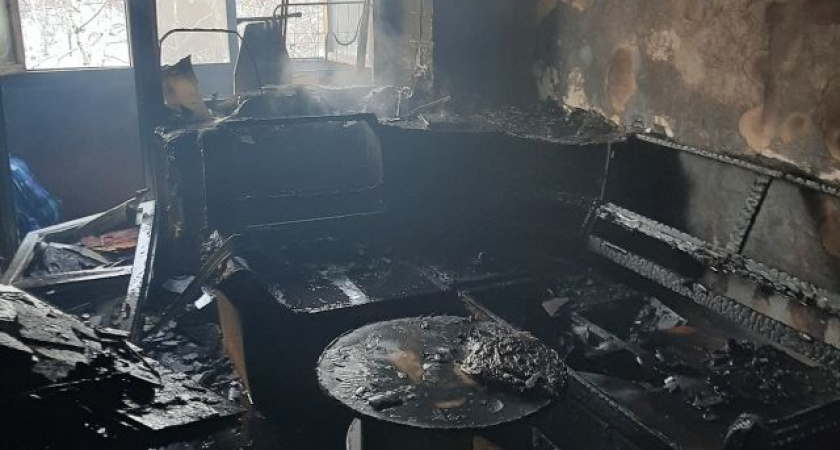 В Челнах пожар едва не уничтожил квартиру из-за загоревшегося холодильника