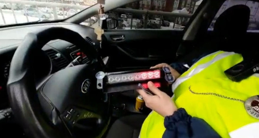 Челнинец незаконно установил на авто «мигалки» и лишился прав