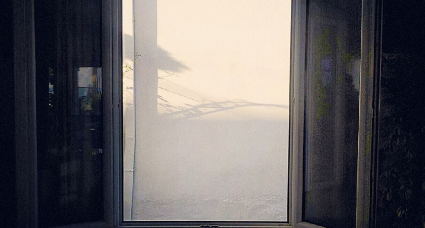 Трагедия: 16-летний подросток разбился, выпав с окна