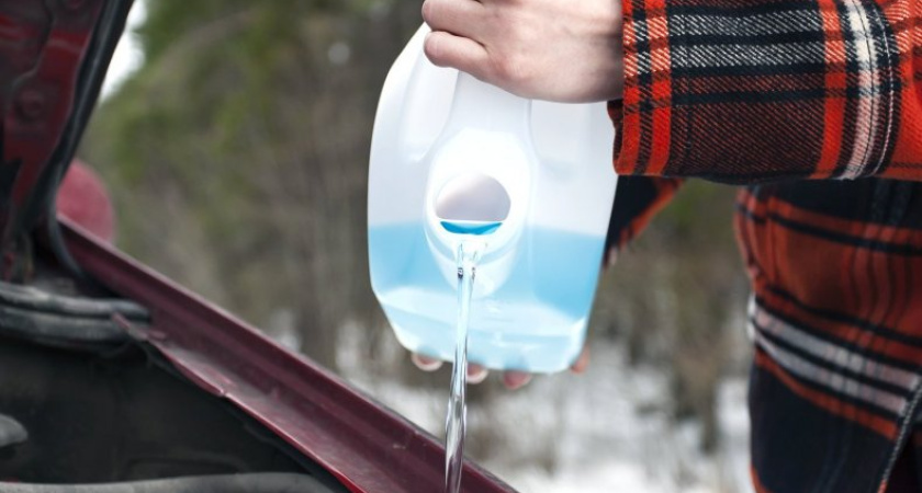 Челнинец на заправке вместо незамерзайки купил за 150 рублей кислоту