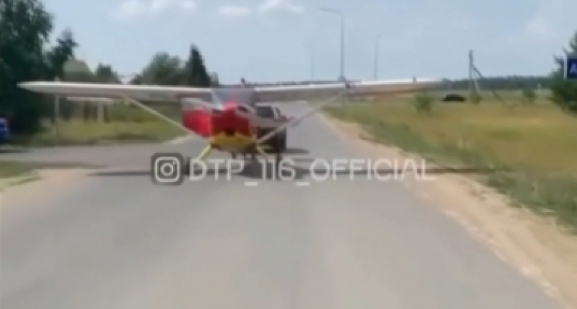В Татарстане водитель Тойоты «перевез» самолет 