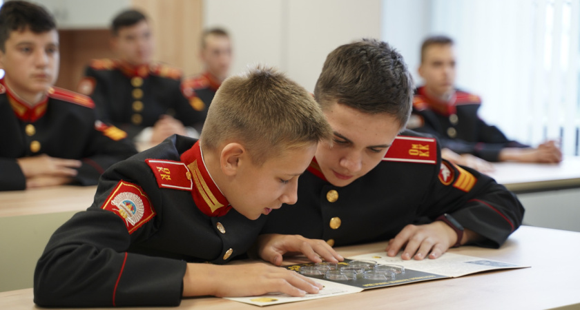 В Челнах подростки угнали машину повара садика