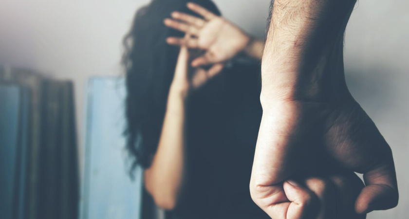 57-летней мужчина приревновал молодую жену, убил и сбросил в колодец