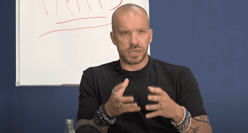 Около сотни пострадавших пирамиды Finiko объединились